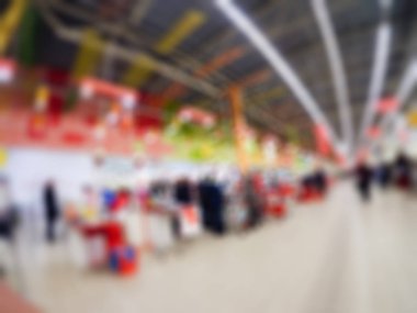 İnsanlar alışveriş mağazası temada arka plan bulanıklık
