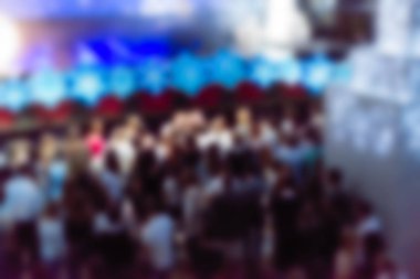İnsanların dj konserinde arka plan bulanıklık