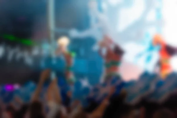 Oskärpa bakgrund människor på dj konserten — Stockfoto
