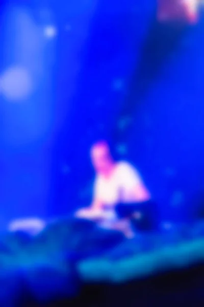 Oskärpa bakgrund människor på dj konserten — Stockfoto