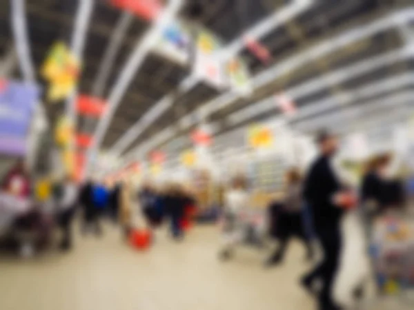 Menschen beim Einkaufen im Kaufhaus Thema verschwimmen Hintergrund — Stockfoto