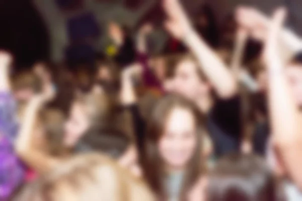 Oskärpa bakgrund människor på konserten — Stockfoto