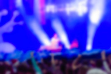 İnsanların dj konserinde arka plan bulanıklık