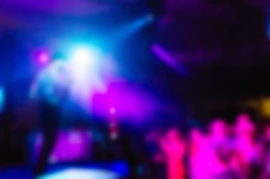 İnsanların konserinde arka plan bulanıklık