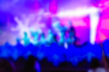 İnsanların dj konserinde arka plan bulanıklık