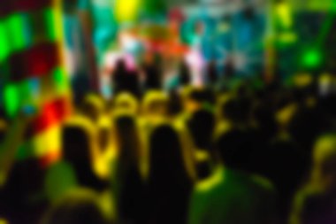 İnsanların konserinde arka plan bulanıklık