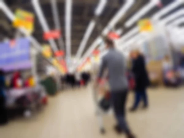 Menschen beim Einkaufen im Kaufhaus Thema verschwimmen Hintergrund — Stockfoto