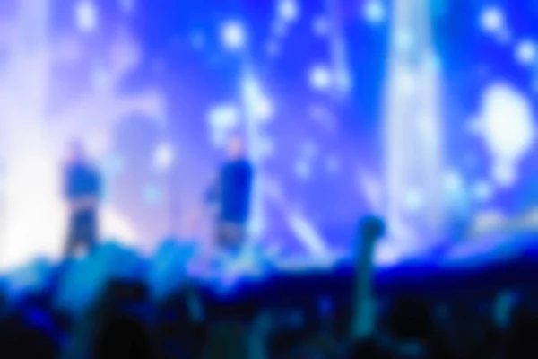 İnsanların dj konserinde arka plan bulanıklık — Stok fotoğraf