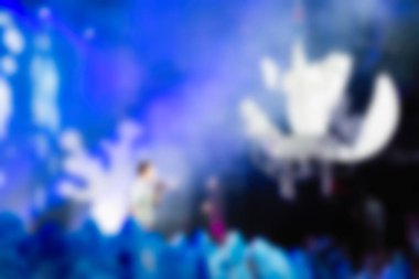 İnsanların dj konserinde arka plan bulanıklık