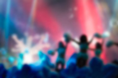 İnsanların dj konserinde arka plan bulanıklık