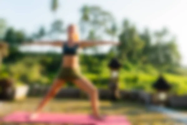 Yoga em Bali Indonésia Viagem tema borrão fundo — Fotografia de Stock