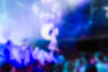 İnsanların dj konserinde arka plan bulanıklık