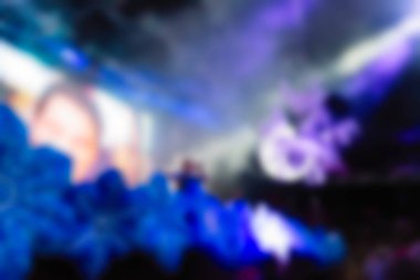 İnsanların dj konserinde arka plan bulanıklık
