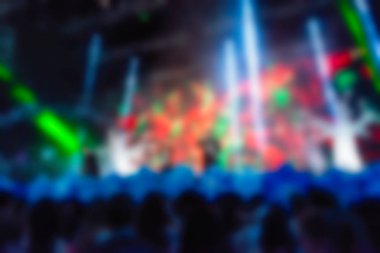 İnsanların dj konserinde arka plan bulanıklık