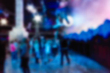İnsanların dj konserinde arka plan bulanıklık