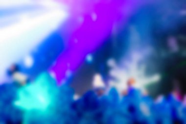 İnsanların dj konserinde arka plan bulanıklık