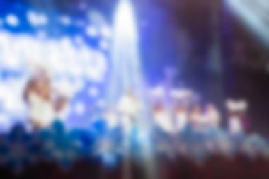 İnsanların dj konserinde arka plan bulanıklık