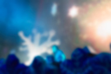 İnsanların dj konserinde arka plan bulanıklık