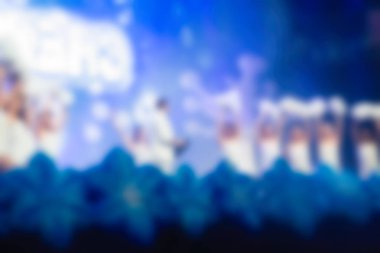 İnsanların dj konserinde arka plan bulanıklık