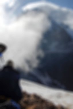 Dağcılık turizm Tema bulanıklık arka plan