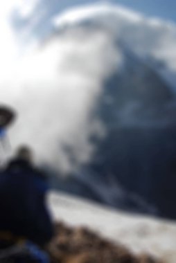 Dağcılık turizm Tema bulanıklık arka plan