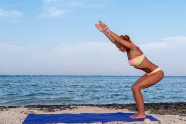 Yoga yapan kadın