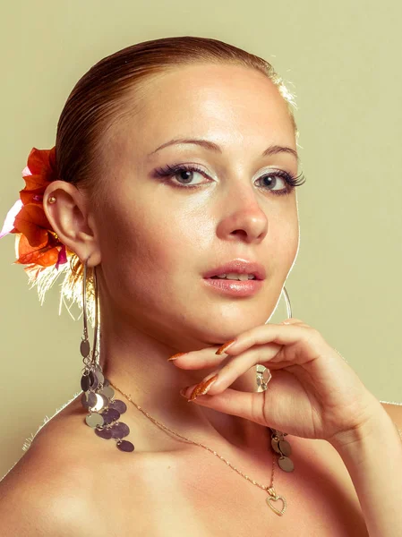 Beautiful woman wearing flamenco dress — Stock Photo, Image