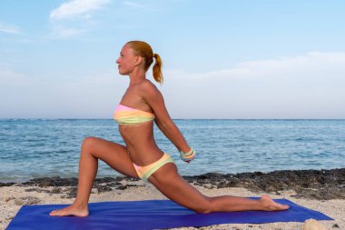 Yoga yapan kadın