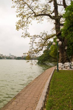 Hoan Kiem Gölü çevresi