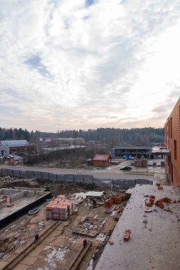 Kışın inşaat alanı