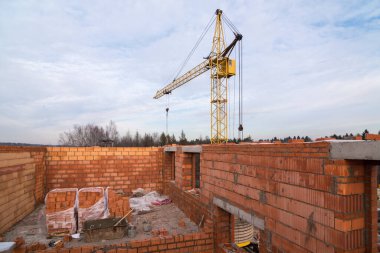 Kışın inşaat alanı