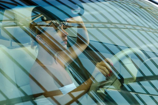 Woman driving a car — Stock Photo, Image