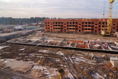 Kışın inşaat alanı