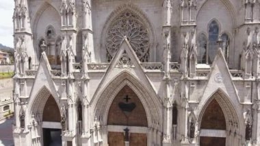 Video, Yükselen Basilica de Voto Nacional, Quito, Ekvador