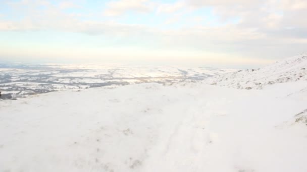 Vidéo Paysage Naturel Enneigé Avec Des Collines Rocheuses — Video