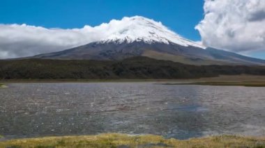 Ekvador And Dağları 'ndaki Cotopaxi Volkanı' nın hızlandırılmış videosu