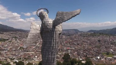 Video, Quito Bakiresi 'nin arkasında uçmak, Ekvador, şehir manzarası