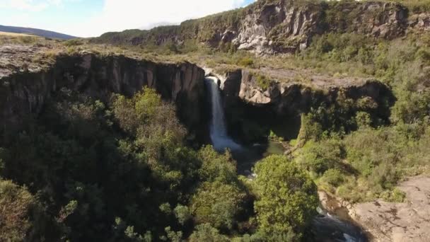 Vídeo Cachoeira Nos Andes Equatorianos Vista Aérea — Vídeo de Stock