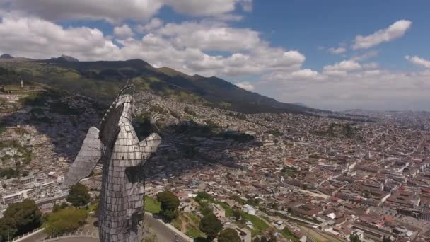 Videó Repülő Szűz Szobor Mögött Quito Ecuador Városi Kilátás — Stock videók
