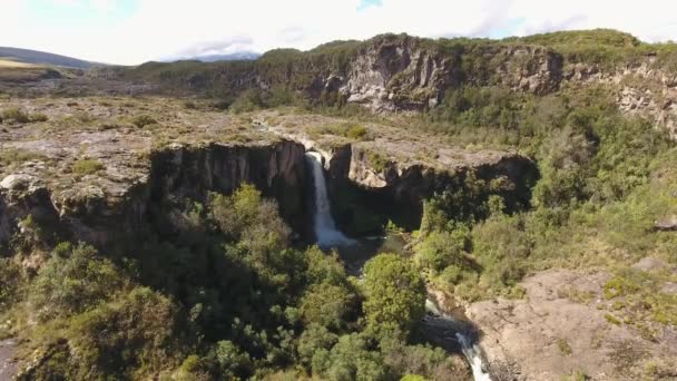 Video Cascata Rio Pita Fiume Che Scorre Nel Vulcano Cotopaxi — Video Stock