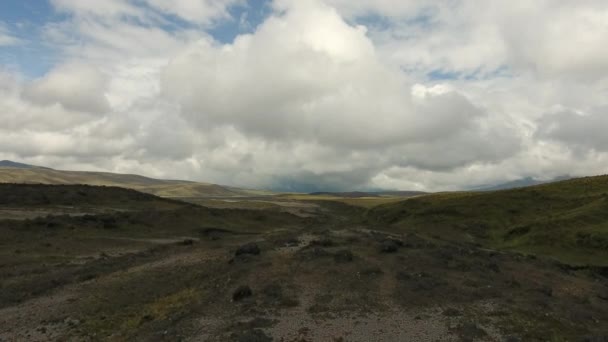 Vuelo Vídeo Sobre Paisaje Verano Cielo Nublado — Vídeos de Stock