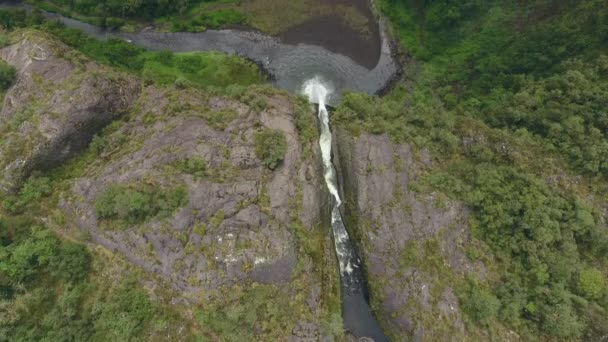Luchtfoto Van Waterval Ecuadoriaanse Andes — Stockvideo
