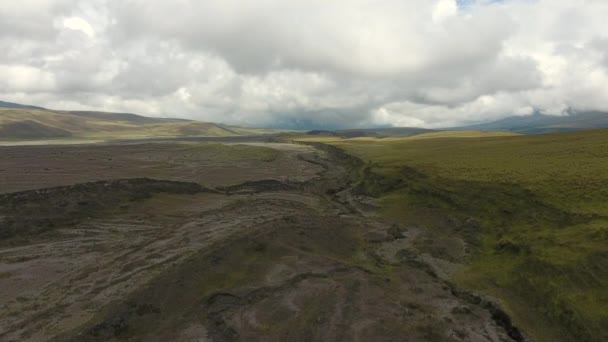 Vuelo Vídeo Sobre Paisaje Verano Cielo Nublado — Vídeos de Stock