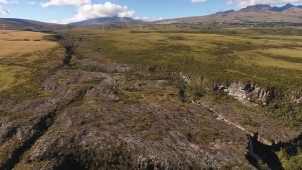 Video Eines Wasserfalls Den Ecuadorianischen Anden Luftaufnahme — Stockvideo