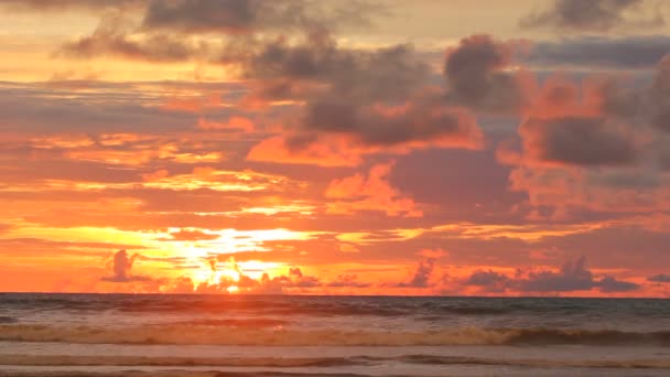 Βίντεο Από Πορτοκαλί Ηλιοβασίλεμα Ουρανό Και Τον Ωκεανό Time Lapse — Αρχείο Βίντεο