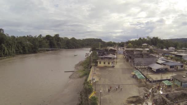 Video Von Waldbäumen Und Flussläufen Regenwald Ecuadorianischen Amazonas Und Dorfhäusern — Stockvideo