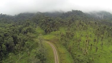 Yol ve hava manzaralı manzara videosu 