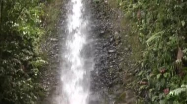 Şelale videosu, su sıçraması. 