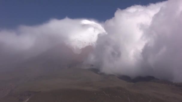 vidéo time lapse du volcan Cotopaxi dans les montagnes, Andes équatoriennes