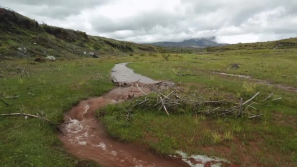 Video Von Landschaft Mit Flusslauf — Stockvideo